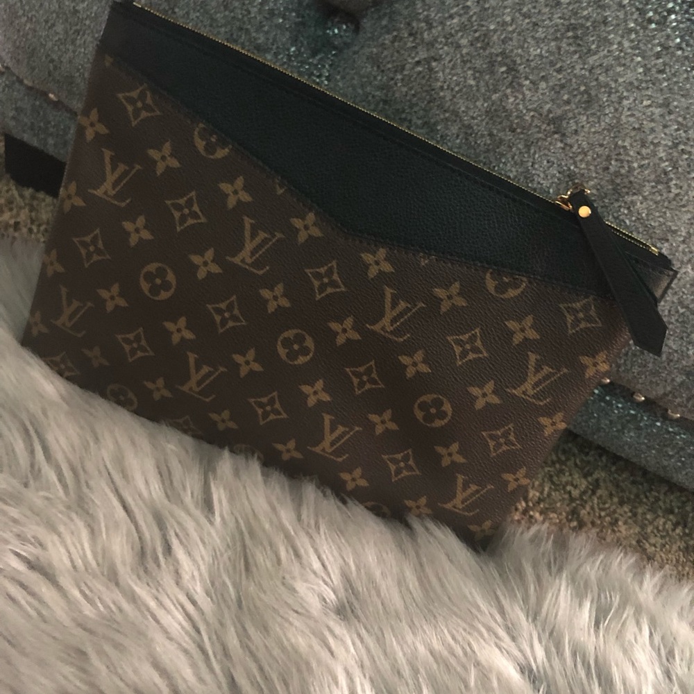 Louis Vuitton Daily Pouch